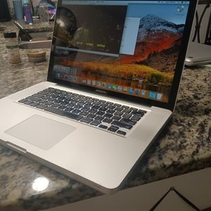 MacBook Pro Laptop Great Condition 15" iCloud Cleared